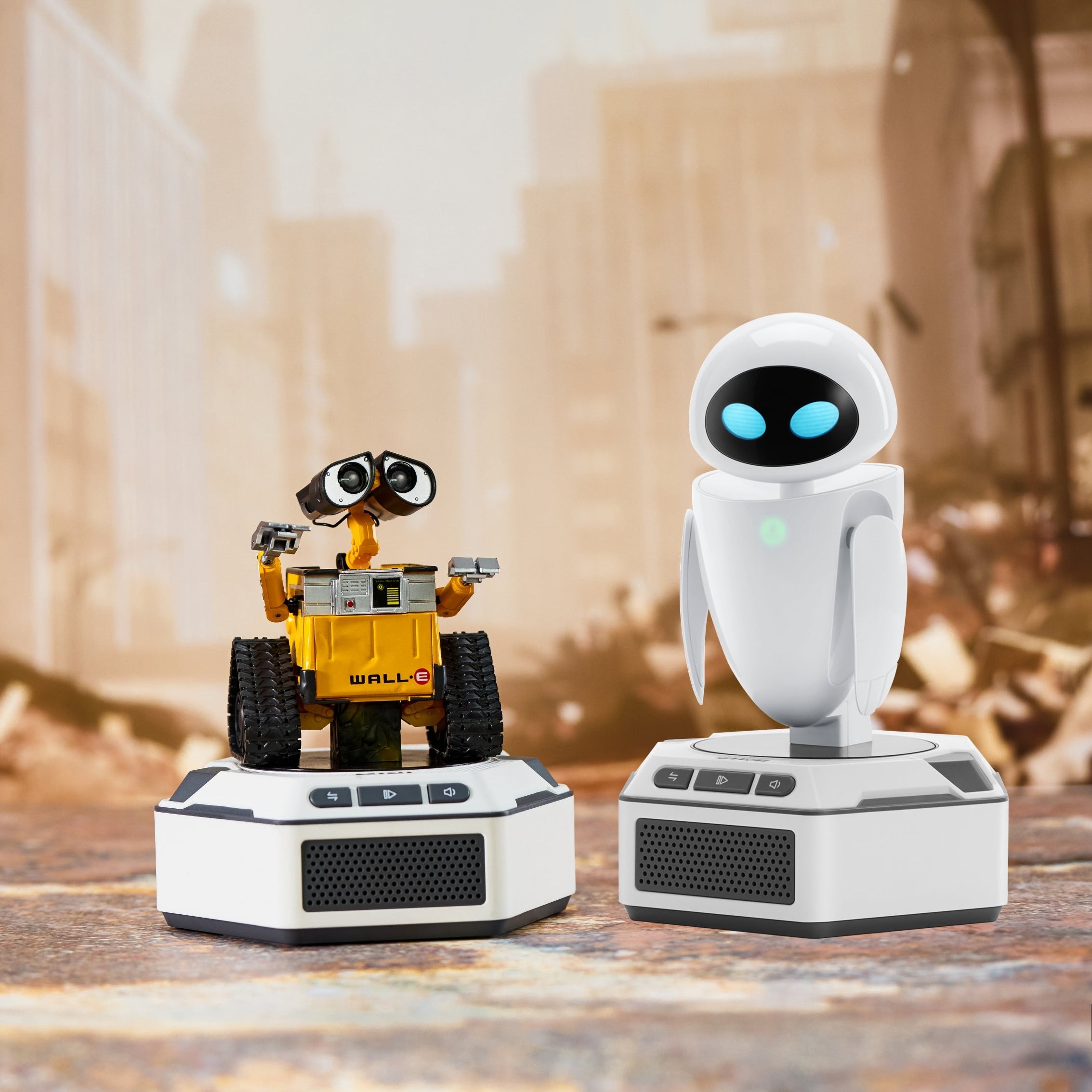Mini Robot - Disney Pixar WALL-E Collector's Set - Wall-E & Eve