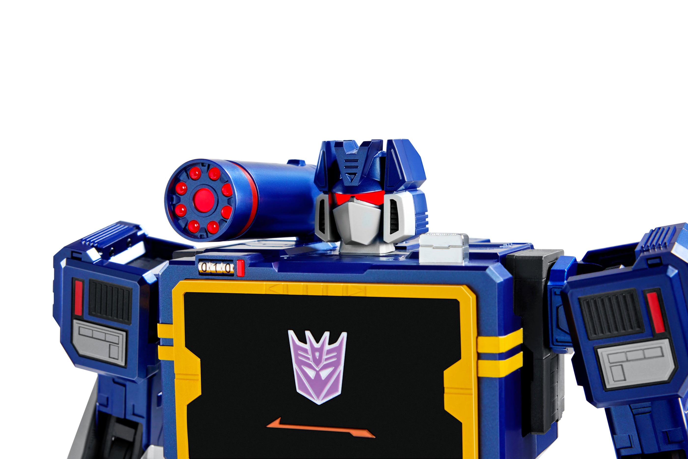 Flagship Soundwave G1 Robot