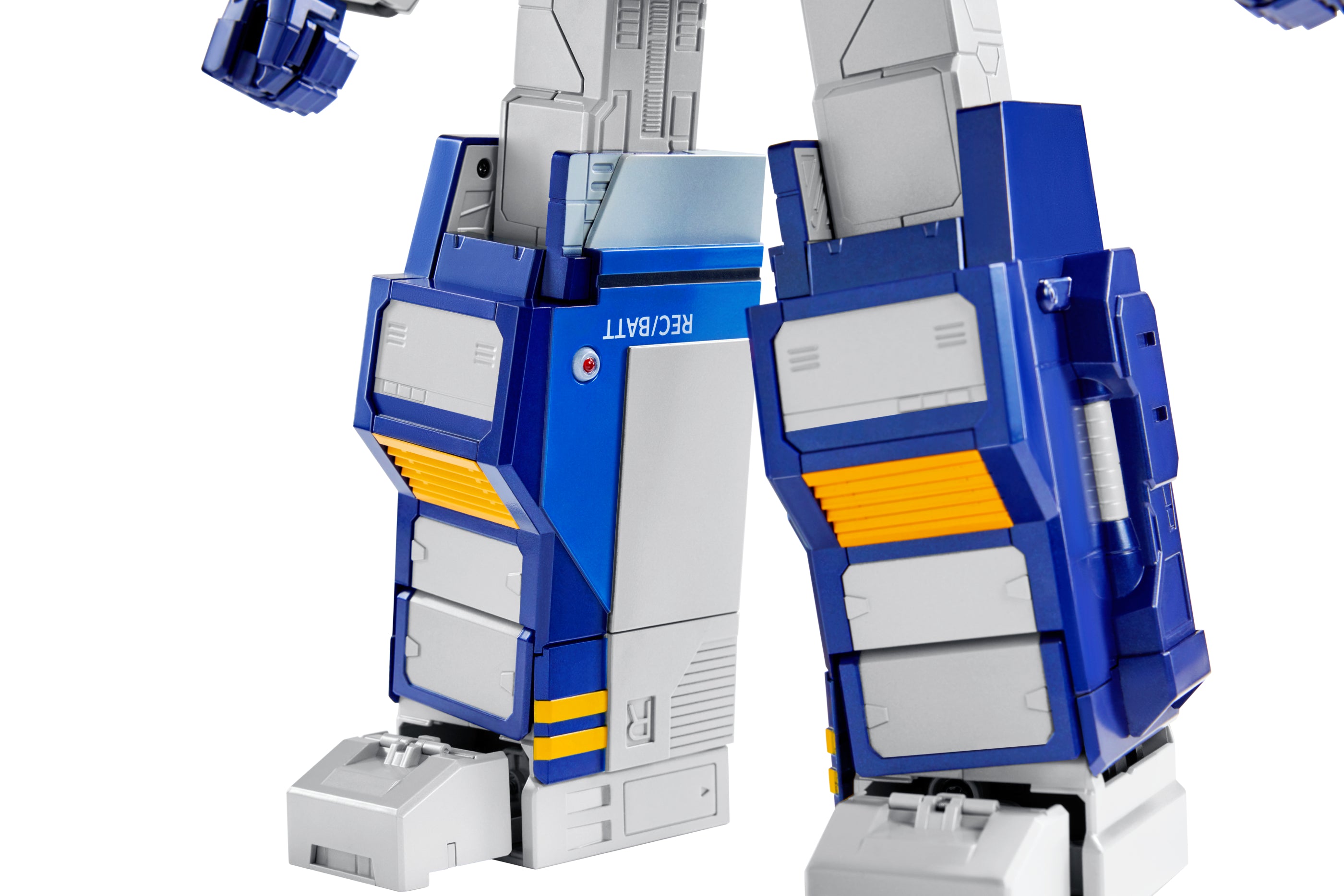 Flagship Soundwave G1 Robot