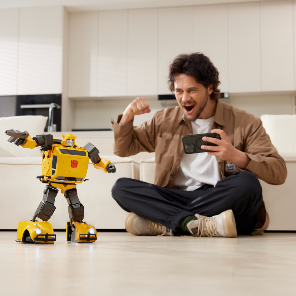 Flagship Bumblebee Auto-Converting Robot